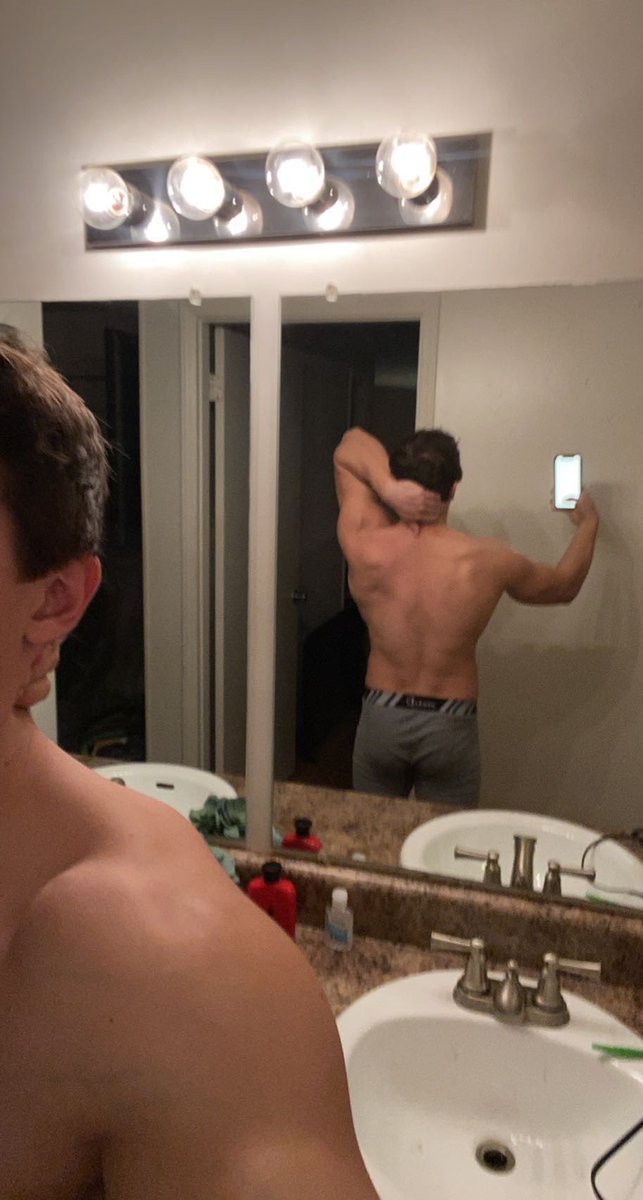beefypecs's tweet photo. Get this through your head. 1 of my farts gets $20 in seconds. My ass makes HUNDREDS in minutes and some losers just silent send and blow up my Cashapp no conversation just because I’m perfect and they aren’t. Over 1/3 of the US population makes less than 15/hr. Keep me at the 1% https://t.co/mtV6dZPqkb