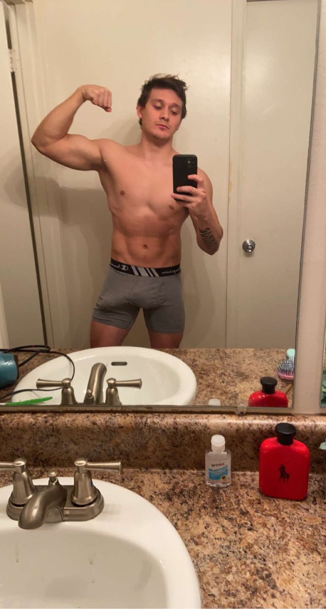 beefypecs's tweet photo. Get this through your head. 1 of my farts gets $20 in seconds. My ass makes HUNDREDS in minutes and some losers just silent send and blow up my Cashapp no conversation just because I’m perfect and they aren’t. Over 1/3 of the US population makes less than 15/hr. Keep me at the 1% https://t.co/mtV6dZPqkb