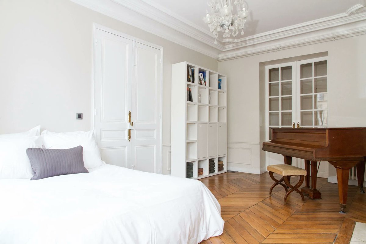 TheUpperKey's tweet photo. Experience the charm of Parisian living in one of @Upperkey's luxurious flats. With high quality beds and linen in every property, you can rest easy and fully enjoy all that the city has to offer.
#UpperKey #UpperKeyParis #UpperKeyProperties #FurnishedRental #stayinstyle https://t.co/PenDX0l66k
