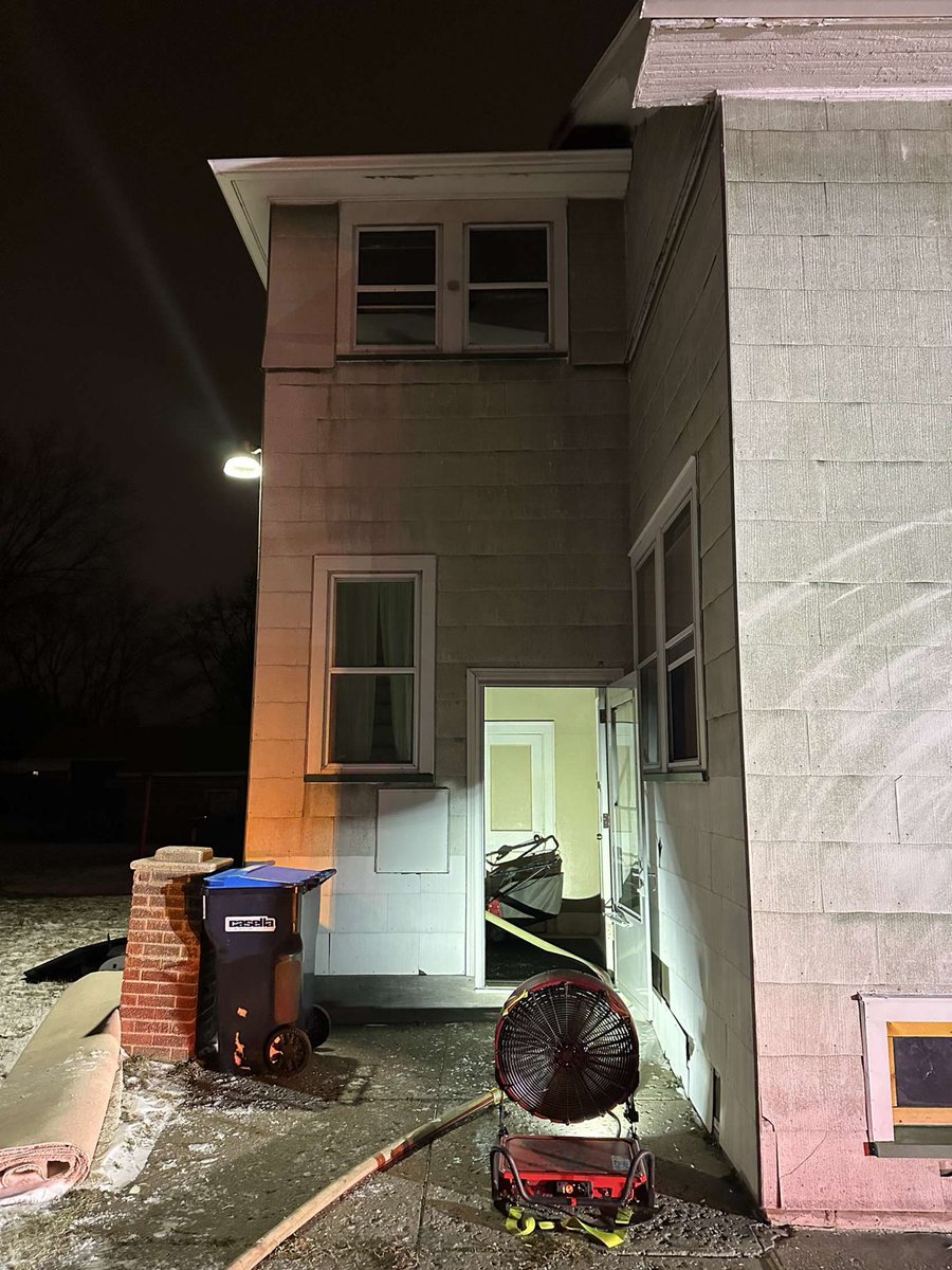 GFDLocal3792's tweet photo. Companies responded to Eugene Street last night at 10:54pm for the reported apartment on fire. Engine 4562 arrived on scene in 3 minutes and found a fire on the second floor which was quickly extinguished. 

The fire was placed under control at 11:15pm. https://t.co/gmgooZKh9v