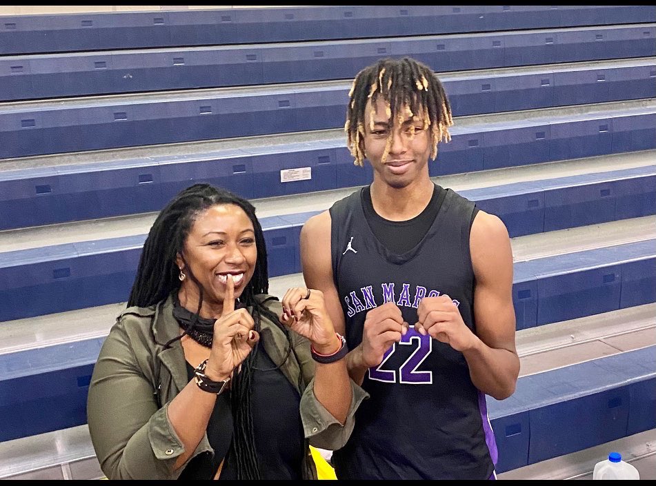 Y’all help us congratulate @Itz_Malik_2X for scoring his 2000th high school career 🏀 point <a href="/SMHolidayTourn/">SanMarcosHolidayClassic🏀</a> this morning! We are more than proud of you, son. Keep pushing #onward…💜🏀⏩