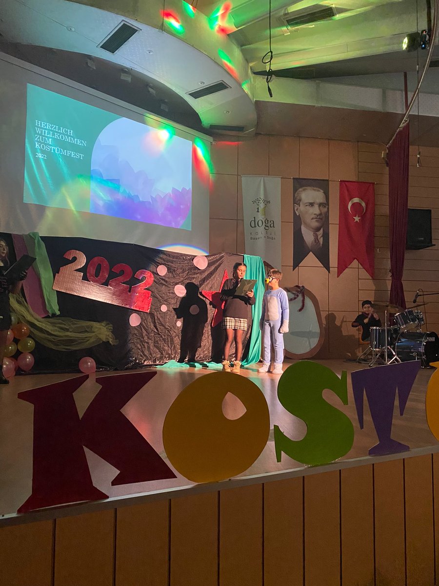 Bursaalmanca's tweet photo. Bursa Hamitler Kampüsü Kostümfest🌸 Hep rengarenk olalım,gülelim çocuklar☺️💫 https://t.co/IJT8BNuOvM
