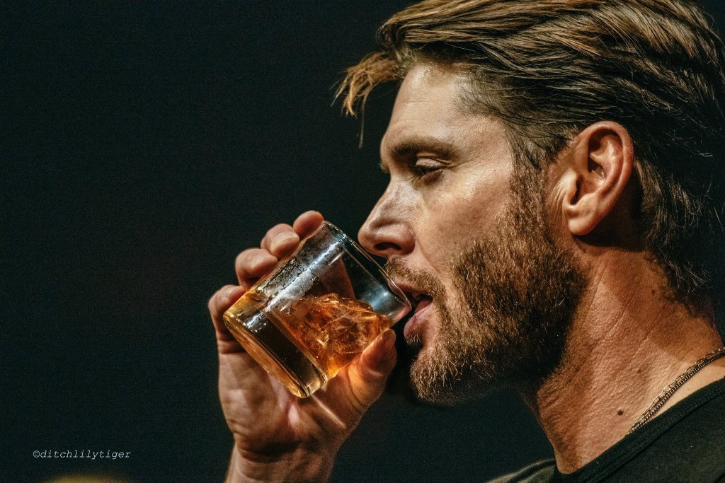 dessackles's tweet photo. Is it too much to ask to want to be a glass?

#JensenAckles #TheBoys #RadioCompany https://t.co/M8yYd6Vj0N