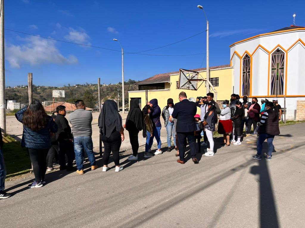 tefavintimilla's tweet photo. ¡Cedulación en las parroquias! 🪪 👍🏻
#AHORA 🔴 En la parroquia #Turi en #PuntaCorral se desarrolla la brigada de cedulación móvil a varias personas que se benefician de esta actividad.
Trabajamos articuladamente por el bien de todas y todos.
#JuntosLoHacemosPosible 🇪🇨 https://t.co/4EMghdzgJs