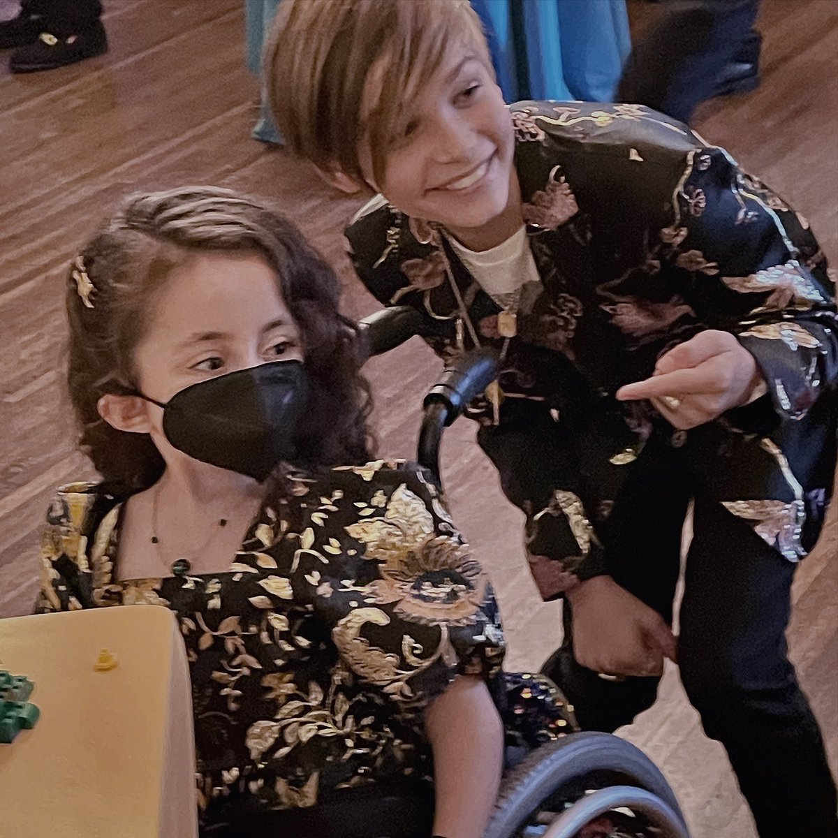 SammiHaneySassy's tweet photo. Got to meet #ReckerEans at the Emmys who was nominated for ‘Outstanding Host’ for @kidstonightshow on @peacock
He is also an amazing #drummer
@jimmyfallon @FallonTonight
#emmys #tonightshow https://t.co/9j5bo2W5CL