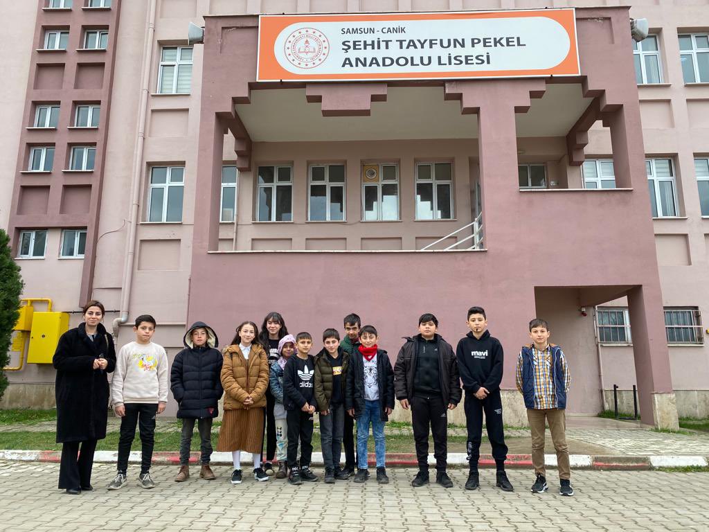 Öğrencilerimizin ilgi ve istekleri doğrultusunda her sene olduğu gibi bu yıl da lise tanıtım gezilerimizi gerçekleştirdik.
Ziyaretimiz esnasında yardımcı olan, okullarını tanıtan ve bizlere zaman ayıran idarecilerimize, rehber öğretmenlerimize ve öğretmenlerimize teşekkür ederiz.