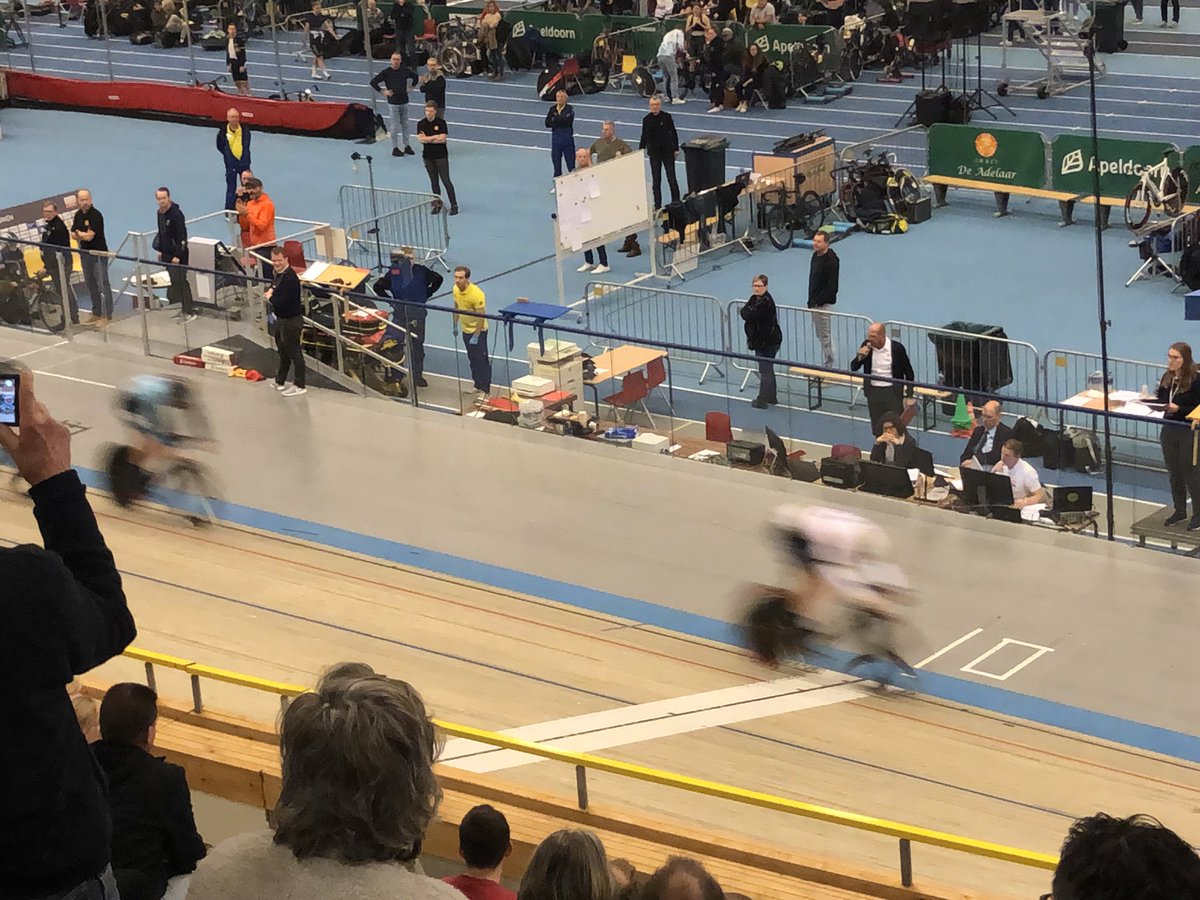 TrackcyclingNL's tweet photo. Na de titel op de sprint, pakt Harrie Lavreysen ook de nationale titel op de Keirin. Zilver is voor Tijmen van Loon. Het brons voor Daan Kool. #NKbaanwielrennen https://t.co/NMkjLjvWhP