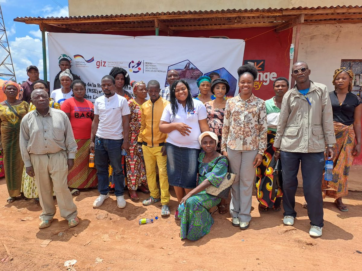 AdrafAsbl's tweet photo. Sous le guide des ONG #RFSE et #ADRAF, la communauté Postolo située à quelques km de Fungurume àma participée à l'activité de lancement et accréditation du projet financé par la GIZ au travers son projet DISM.@giz_drcongo @AdrafAsbl https://t.co/aSolGb3r1p