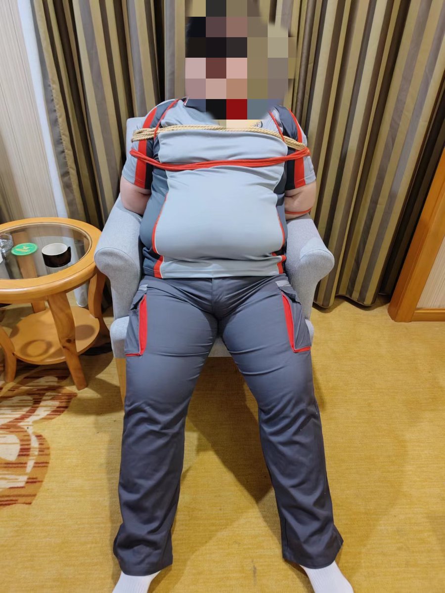 DarkGreybear's tweet photo. 呜，被抓住了 https://t.co/JhOrsiUD7o