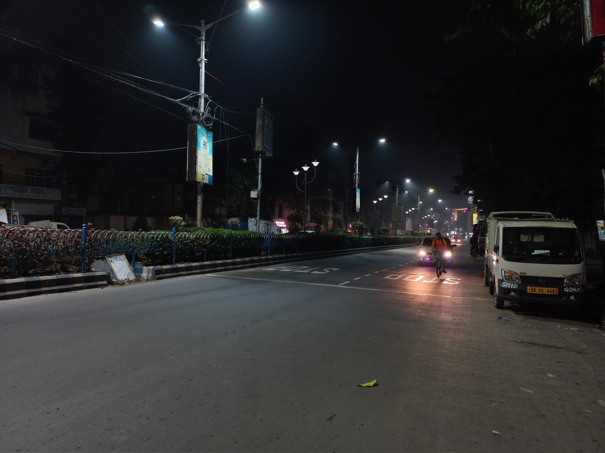 Nightstreet stagnant and moving!

#NightPhotography #streetphotography #photography #publicspaces #nightlife #Kolkata #Experience #citylife #roads #Lens