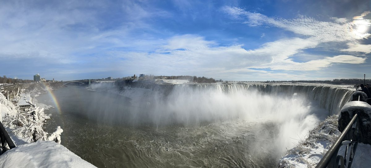 QasimRashid's tweet photo. Niagara Falls is incredibly beautiful in the winter ❤️ https://t.co/jWIH5xlV8K