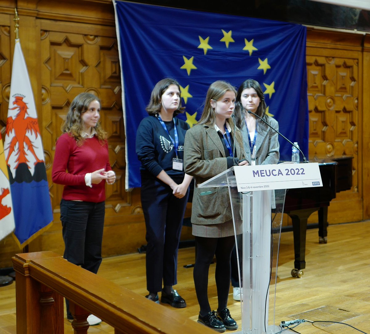 modeleuca's tweet photo. Voici des photos de la simulation du #ParlementEuropeen lors du #MEUCA 2022 📸 Ici sont présents les députés européens de chaque parti politique européen. Ils débattent et formulent des amendements sur les 2 directives proposées : Asile/Immigration et Cybersécurité/Cyberdéfense😌 https://t.co/yds9E6SRJ6