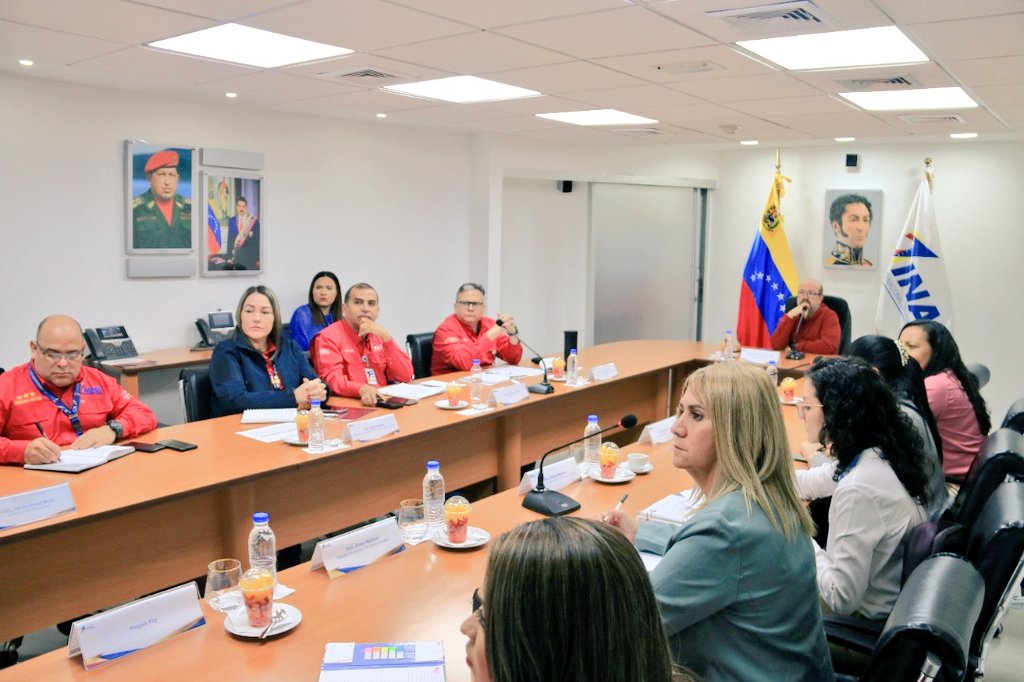 inac_ve's tweet photo. MG @JuanTeixeiraD junto a su equipo sostiene reunión con representante de #MINTUR y la aerolínea PegasFly, en aras de evaluar nuevas estrategias que beneficien y fortalezcan a Venezuela como un destino turístico, garantizando un servicio óptimo a los usuarios del transporte aéreo https://t.co/VwmFE2kIJA