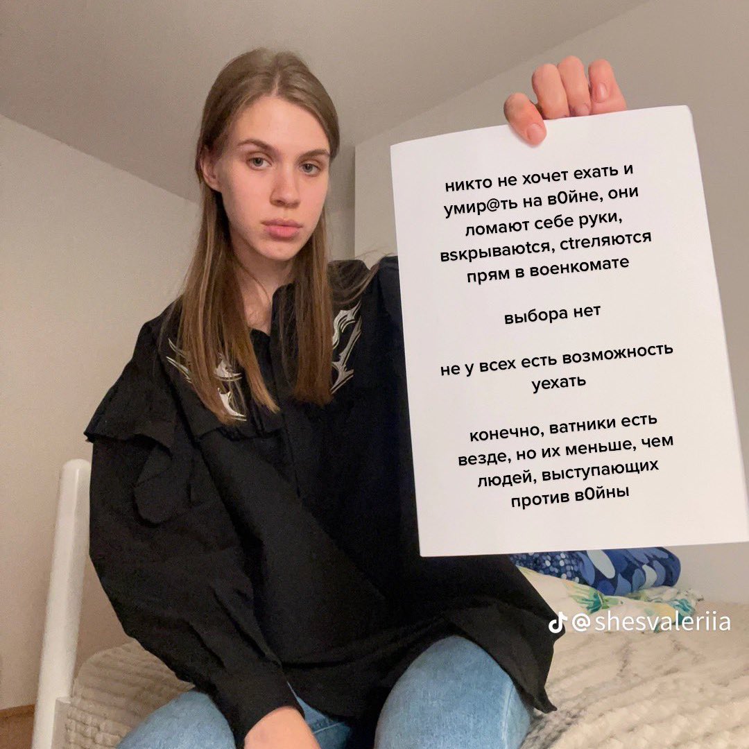 AlexKombarov's tweet photo. В Украинском TikTok появилась одна адекватна девушка.

Она осмелилась сказать, что нынешняя ситуация в РФ отличается от Украины 2014, а желать всем россиянам смерти не вполне адекватно.

Борцы за свободу подвергли её массовому кибербулингу и ей пришлось закрыть свой аккаунт. https://t.co/VXmxKcNWPG