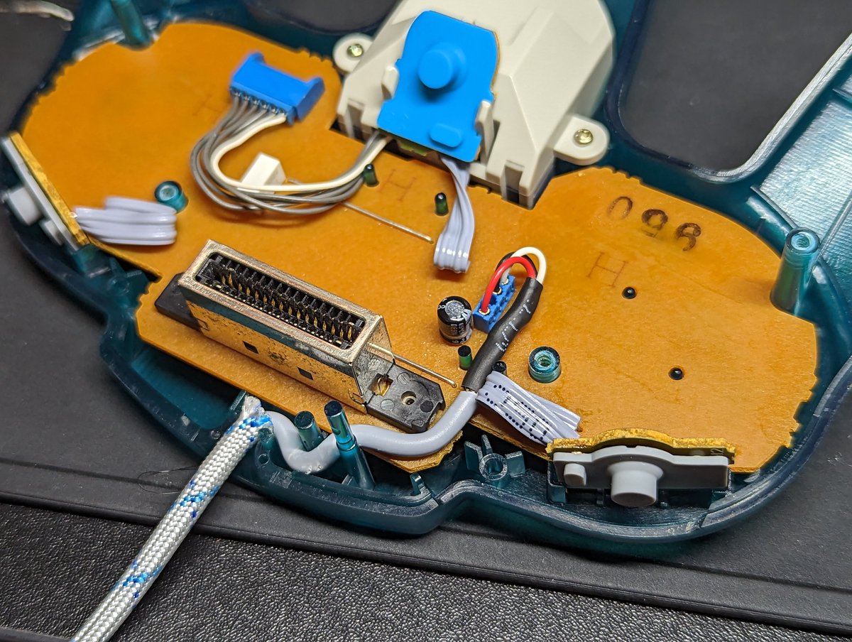 gamrjerome's tweet photo. My first attempt to use a clear plug failed. It's more difficult to remove the plug from the replacement cable over oem. Second attempt was a success. Finished Paracord on this #n64 controller. Plans are a clear #rockergaming gate. Mulling over button options. https://t.co/efQAFAmalQ
