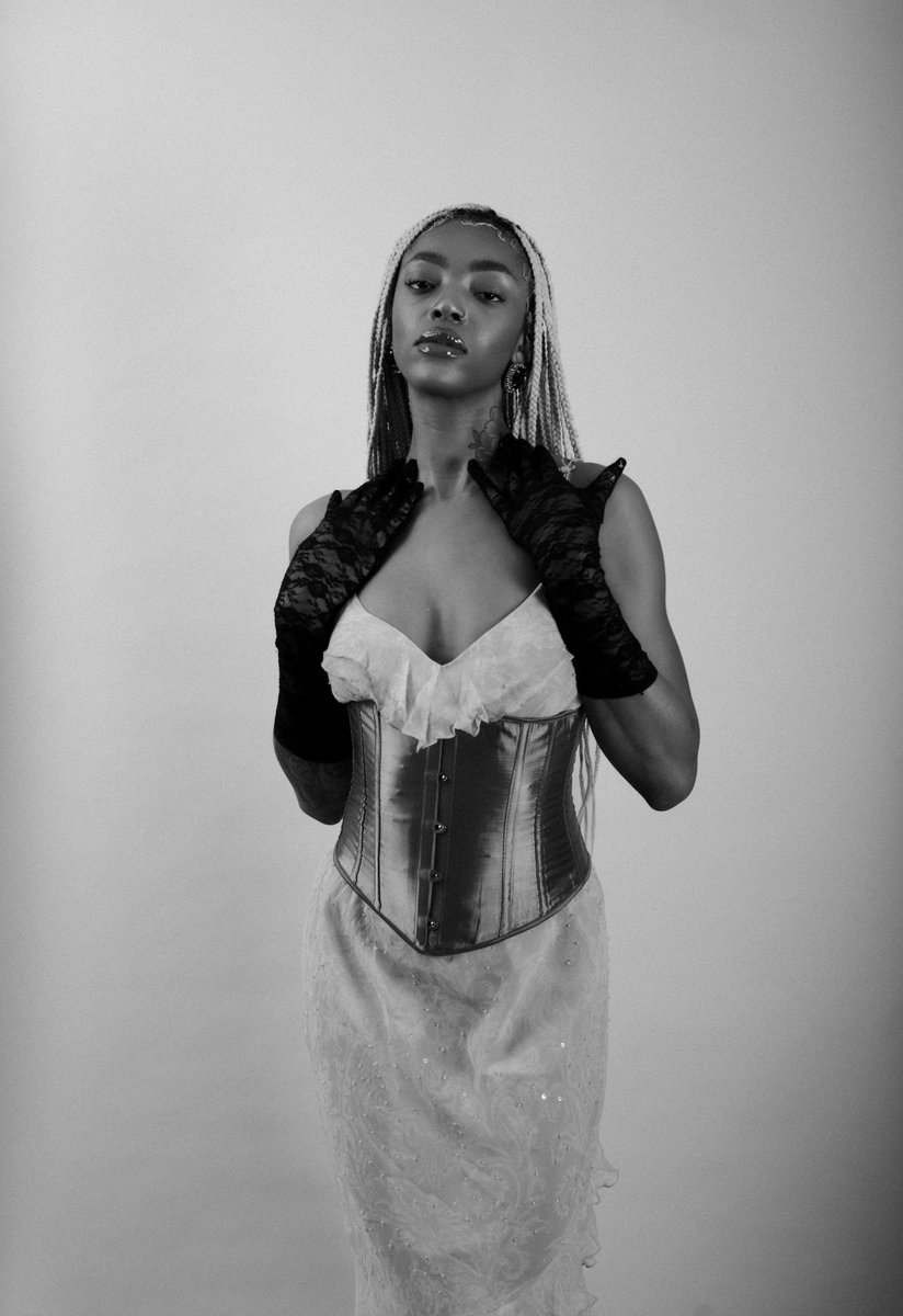 bybueze's tweet photo. Tamara in b&amp;w 

shot by 👋🏾
powered by @wellknownstudio https://t.co/mv2Su7DPjg