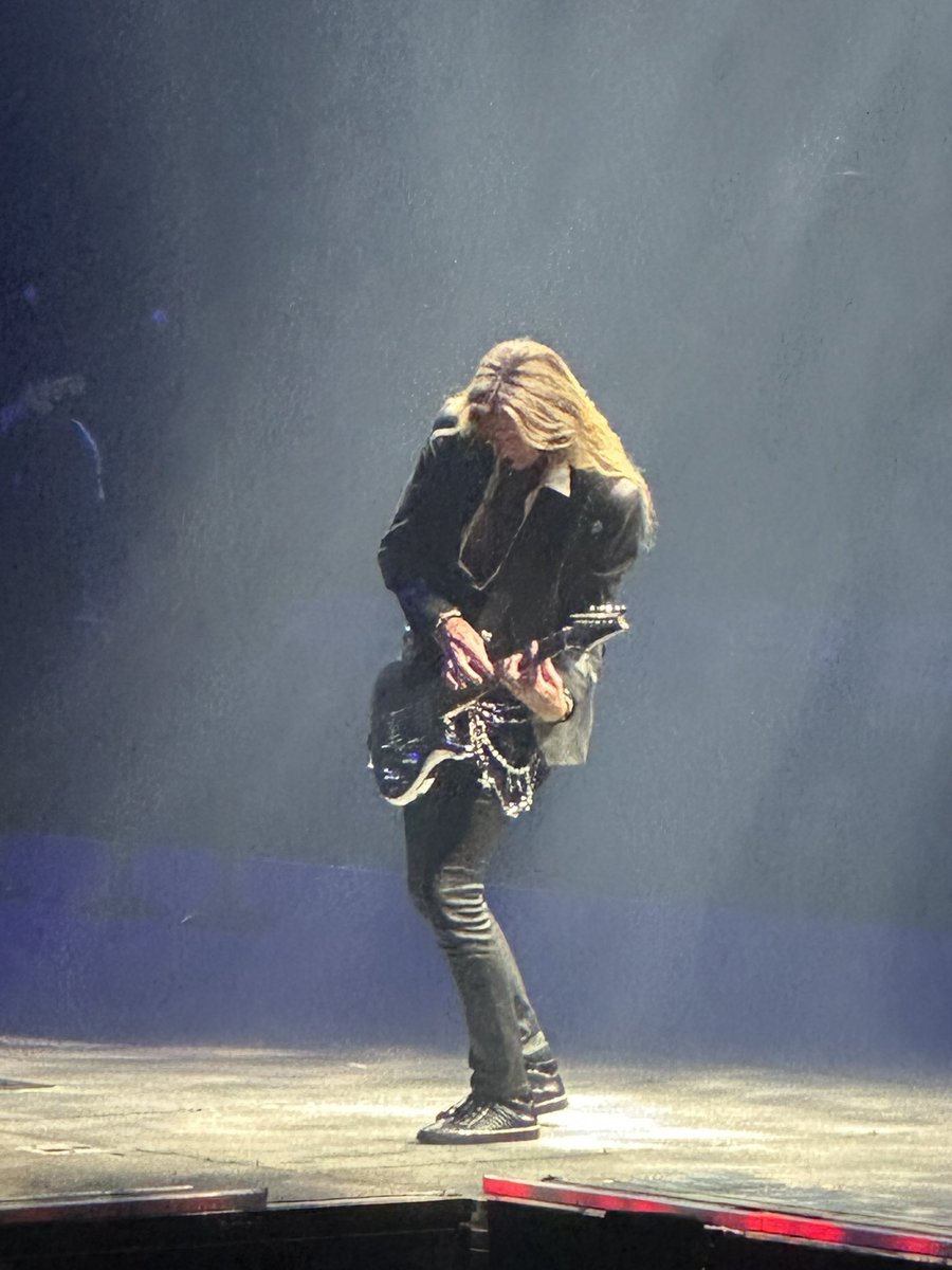 mac_tlc_'s tweet photo. @joelhoekstra13 Great show last night in Newark. My 21st TSO show. Can’t wait until it’s #tsotime2023 https://t.co/vUUNU0aWZC
