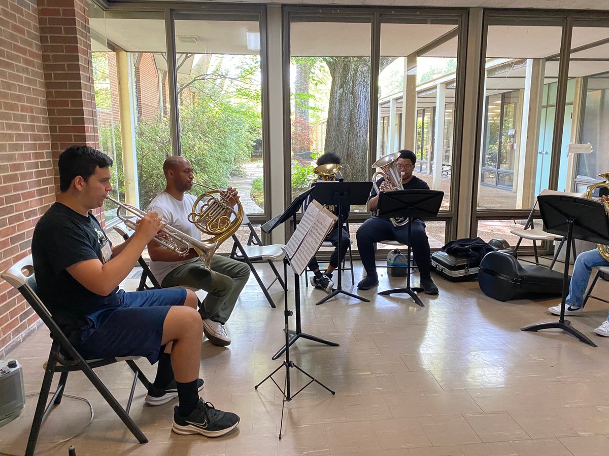 prizmensemble's tweet photo. When you donate to PRIZM, you help us:
🎺 Continue to build future artists who will reflect the diversity of our amazing city.
🎻 Serve communities by ensuring all students have the opportunity to receive quality music training. 
Please give today: https://t.co/VmarXWRK6N https://t.co/qv9X3b12jM
