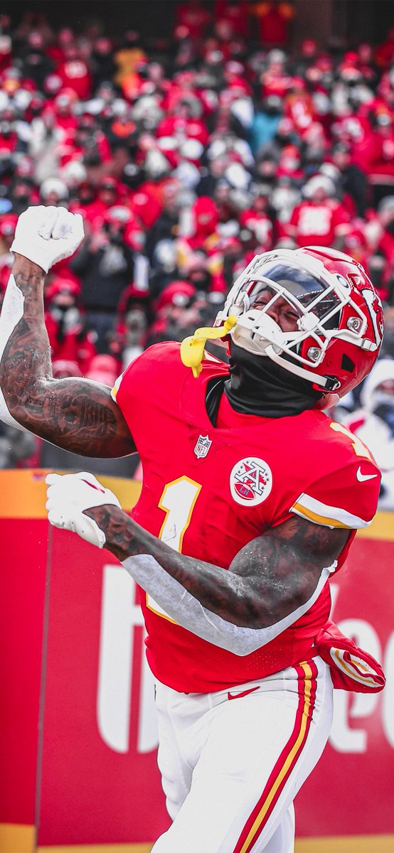 Chiefs's tweet photo. New year, new wallpapers 📲 https://t.co/JMQ6Rs1uAy