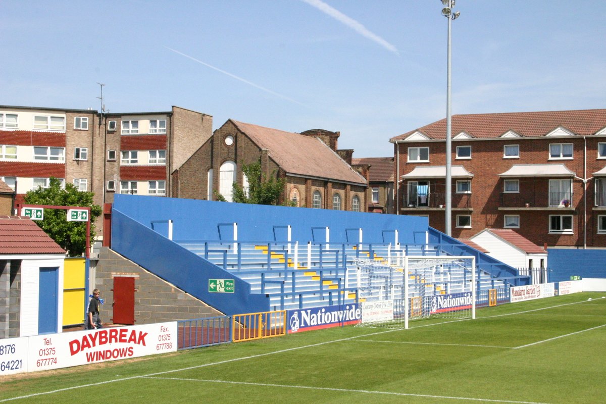 Groundtastic's tweet photo. Grays Athletic's Recreation Ground (1906-2010) is one the 350 lost grounds and stands featured in our lavishly illustrated book The Cemetery End.  Covering the years 1995 to 2020, the book can be purchased here - https://t.co/4RKnZy3Mdt https://t.co/SCa2HY3Zy9