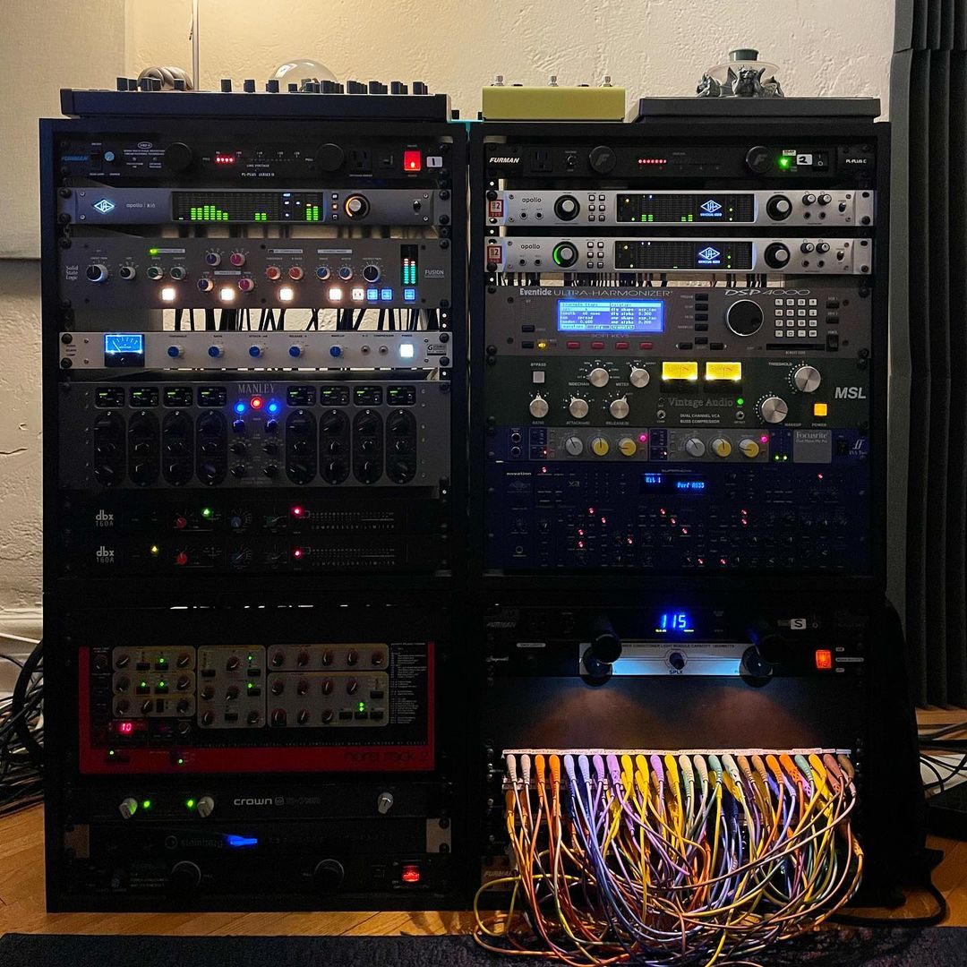 #WorkflowWednesday 🎛 What's in the rack of your dreams?

📸 instagr.am/ruez_nyc

#UniversalAudo #AudioGear #Recording #StudioStack #ApolloInterface #ApolloX #UniversalAudioApollo #UADplugins #UADapollo #Apollox16