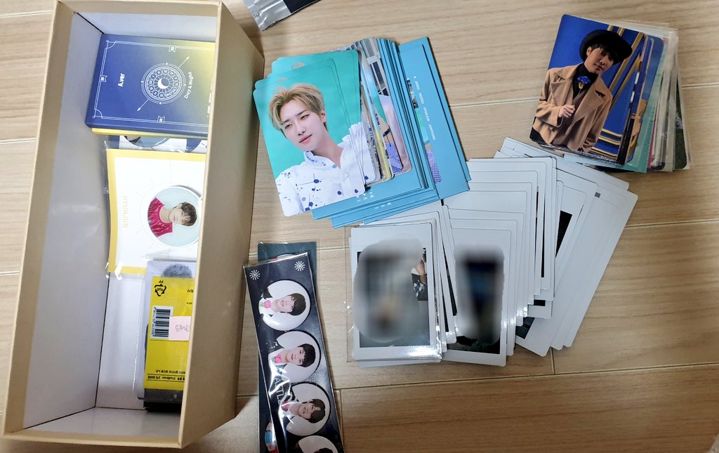 kpop_99_'s tweet photo. 🌟밴드아이즈 나눔🌟
⭕일본/한국공연 랜덤 폴라로이드
⭕앨범+포토카드
⭕콘서트 굿즈(포토북,핀버튼 등)
⭕공방 랜덤 포카 등 다수
⭕비공굿 굿즈

일괄.택배비 착불.디엠주세요

band IZ sell 지후 우수 준영 hyunjun jihoo woosu junyoung https://t.co/41iAbTjxe4