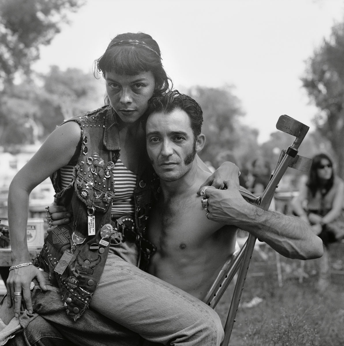 la_fabrica's tweet photo. "Fotos y más fotos que dejan tras de sí un eco.
El eco de mis pasos.
La fotografía es un certificado de presencia...
De ausencia." 
#AlbertoGarcíaAlix

LA FOTOGRAFÍA TAMBIÉN SE LEE
Moriremos mirando, de Alberto García-Alix https://t.co/4uJ5yA7LZR