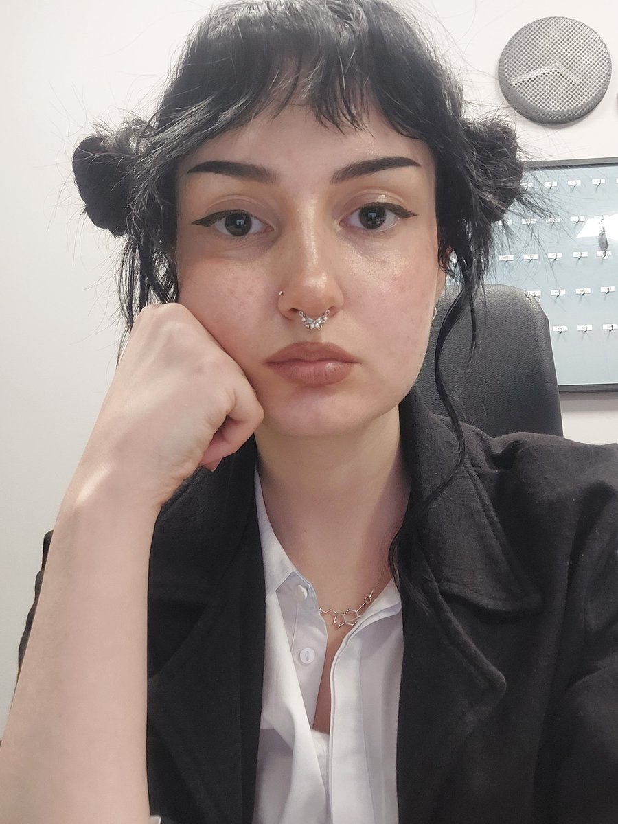 lilmandaryna's tweet photo. just a girlboss doin her girl boss things https://t.co/zA67Ae5Dax