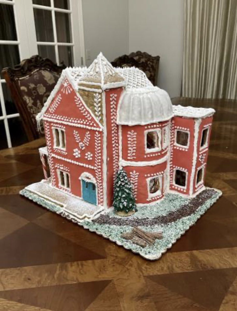 LakeOswegoInfo's tweet photo. 🎄Cast your vote in the #GingerbreadHouse Contest, presented by the Parks & Recreation #YouthActionCouncil! Vote for your favorite by Dec. 30. Winners will be announced on Jan. 3 & receive a gift basket with delicious goodies!
#LakeOswego #LOParks
https://t.co/crHWgNfO1s https://t.co/5Qx27tZKGu