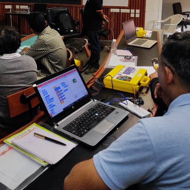 GordhanChauhan4's tweet photo. Innovation Club Pravin Level FDP-5 Training Day 3 on #AdvanceElectronics #Robotic #MachineLearning #Coding #BlockCoding #STEMeducation at  @KcgGujarat For Arts, Commerce and Science Faculties.
@PMOIndia @CMOGuj @kuberdindor @mnagarajan @InnoClubCHE @ISTEMCF @STEMbotix https://t.co/yt9k1NyxUk