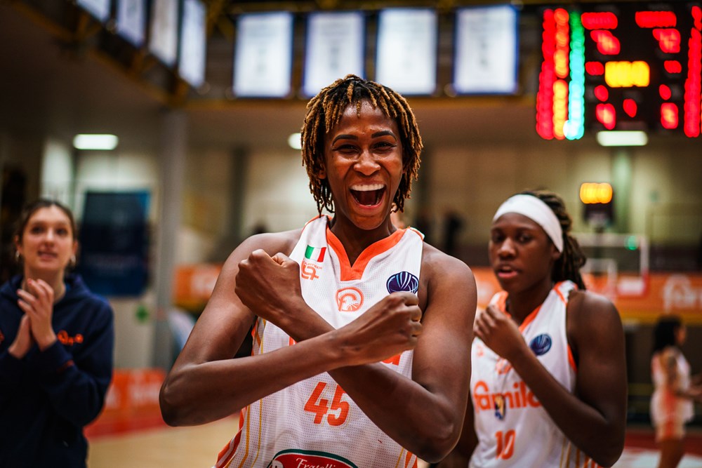 Astou Ndour está jugando a un gran nivel esta temporada 👑

Una de sus mejores versiones.

🧵⬇️ Dentro hilo ⬇️🧵