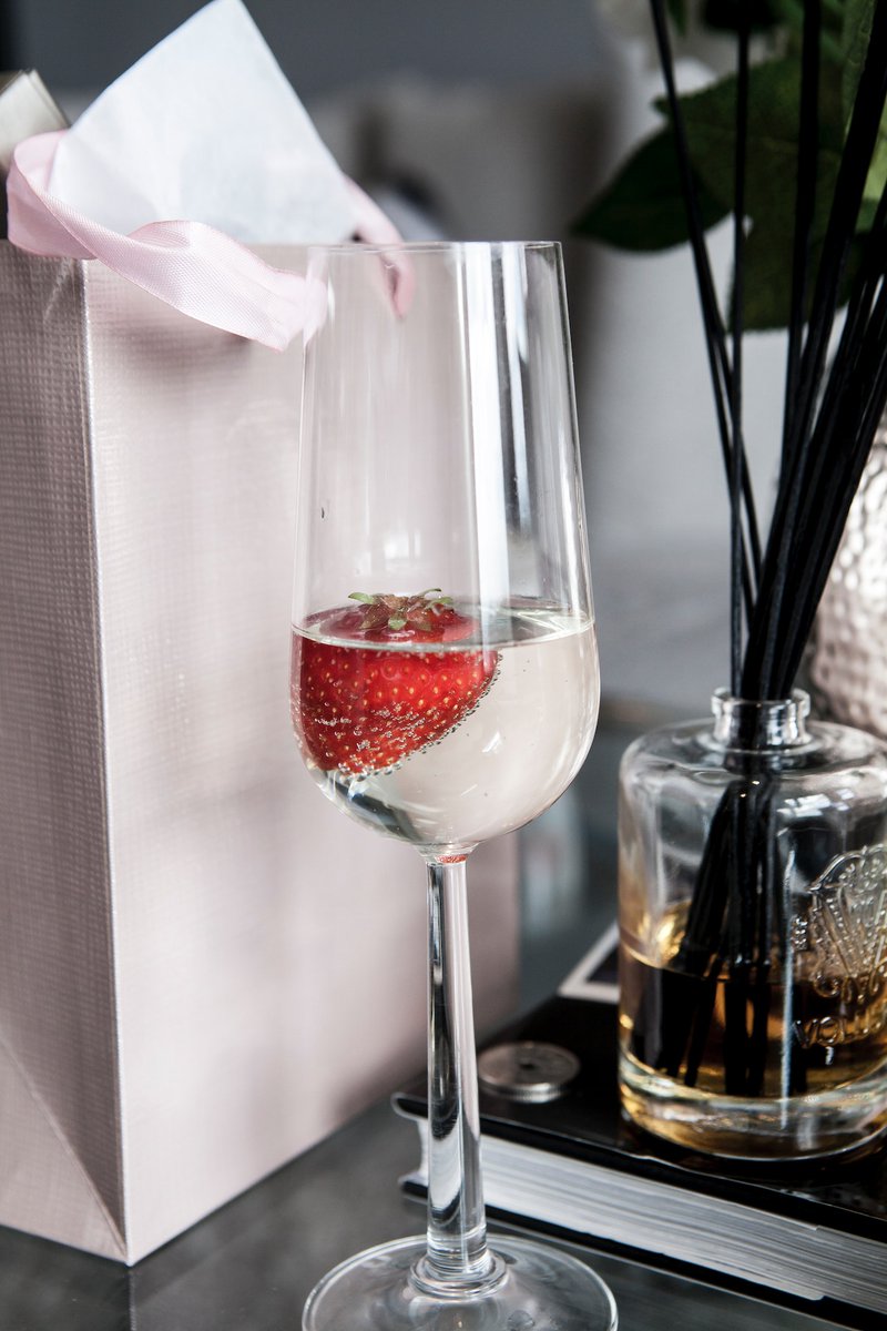 germanwineca's tweet photo. Germany is the world’s largest market for sparkling wine, locally named Sekt. German people drink about 20 % of the world's annual production – almost 400 million bottles yearly. https://t.co/tLWV4mQHsp