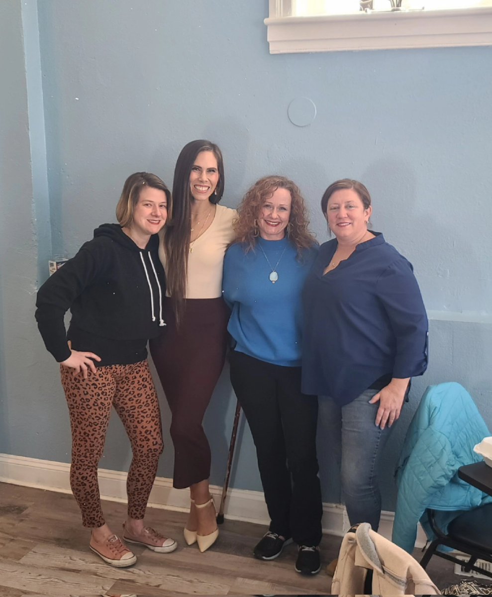 angelabingaman's tweet photo. Hanging with my witches. 🧙♀️#TaintWeek #HumpDay @lisadclancy @chryssi @DunawayKelli https://t.co/GLcEunSbdc