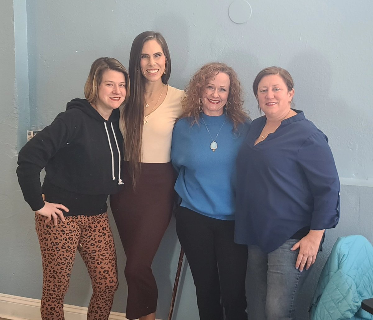 angelabingaman's tweet photo. Hanging with my witches. 🧙♀️#TaintWeek #HumpDay @lisadclancy @chryssi @DunawayKelli https://t.co/GLcEunSbdc