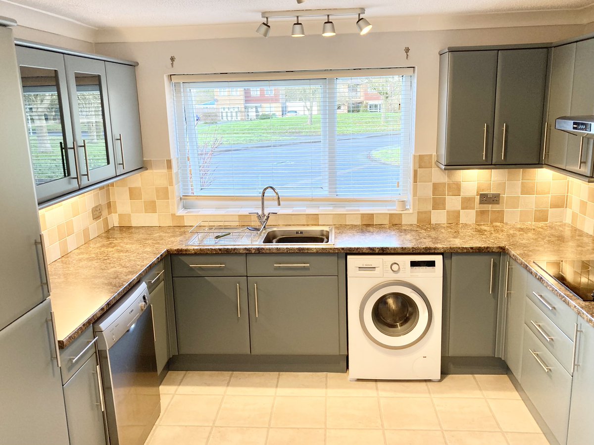 KCSUK_Ltd's tweet photo. Classic flat panel kitchen with the classic problem of the PVC wrap pealing off. Remove PVC wrap and finished like new ! 

Finished in Morrells PC and tinted in ‘De mimes’

#kcsuk #spraying  #spraypaintedkitchen #paintedkitchen #kitchencabinetsprayinguk https://t.co/Xj1xluPkFW