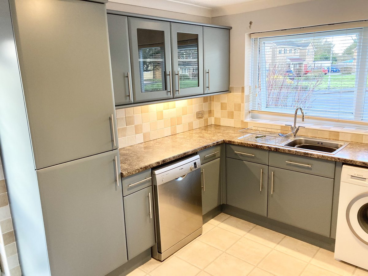KCSUK_Ltd's tweet photo. Classic flat panel kitchen with the classic problem of the PVC wrap pealing off. Remove PVC wrap and finished like new ! 

Finished in Morrells PC and tinted in ‘De mimes’

#kcsuk #spraying  #spraypaintedkitchen #paintedkitchen #kitchencabinetsprayinguk https://t.co/Xj1xluPkFW