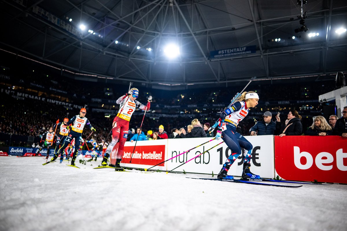 +++ HALBZEIT +++

So sieht's nach dem Massenstart aus, gleich geht's in die Verfolgung ⬇️

Tandrevold/Christiansen
Simon/Claude
Davidova/Krcmar
Hauser/Leitner
Voigt/Nawrath
Häcki-Gross/Burkhalter
Herrmann-Wick/Doll
Eder/Seppala
Dzhima/Dudchenko
Wierer/Giacomel