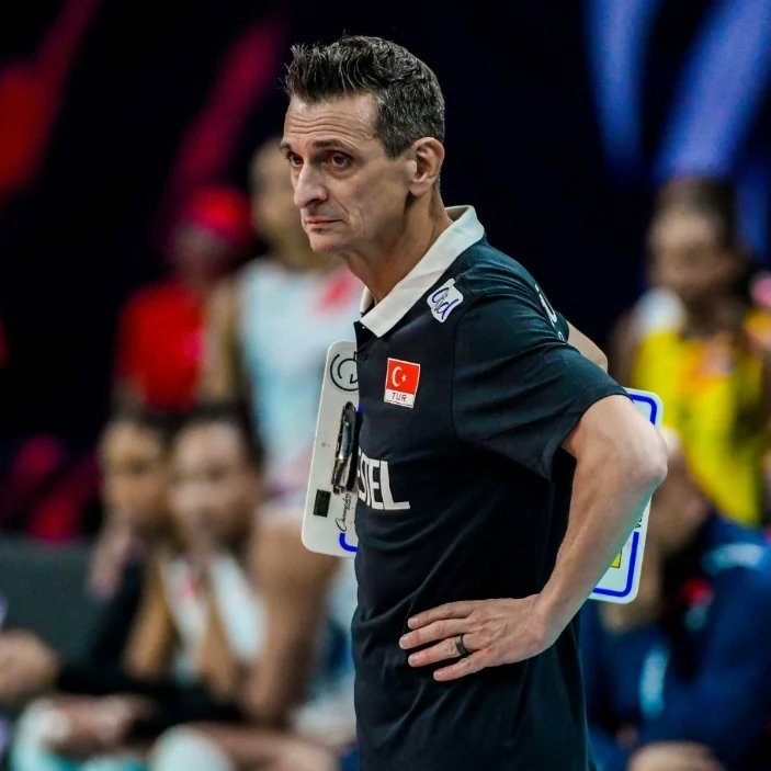 ORGOGLIO ITALIANO NEL MONDO 🇮🇹
Daniele Santarelli, coach di Conegliano, è il nuovo CT della Nazionale femminile turca. Sostituirà Giovanni Guidetti, che allenerà per i prossimi anni la Serbia bi-campionessa del mondo 🔥

#pallavolosupervolley #volleyballmagazine #pallavolo