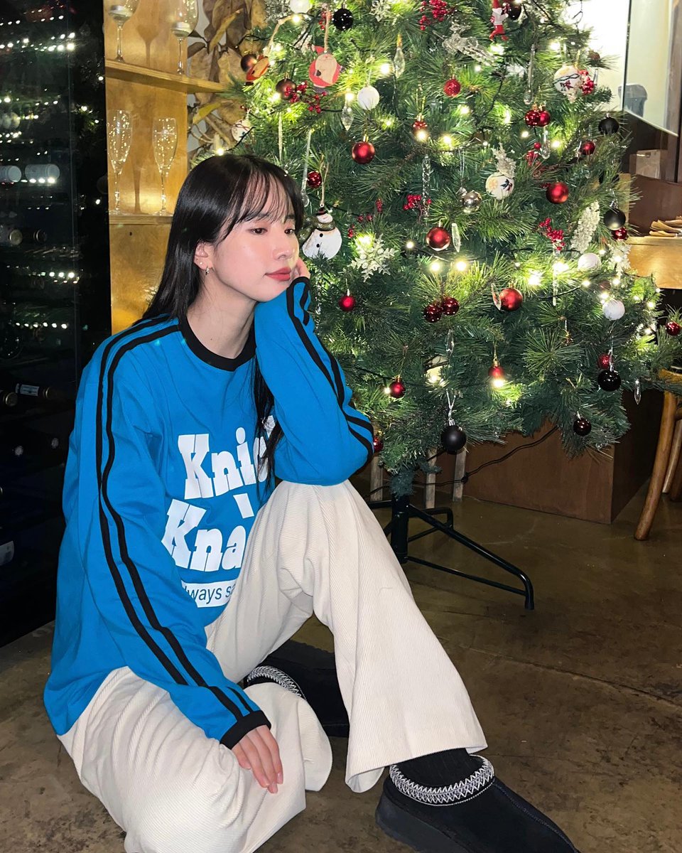 wjsn_clothes's tweet photo. 221218 우주소녀 설아 인스타
브랜드 &amp; 제품명 : 테켓 Knick Knacks L/S Tee Blue
가격 : 67000
구매가능 사이트 : https://t.co/r5949iCvwK https://t.co/NsIDjxv1rP