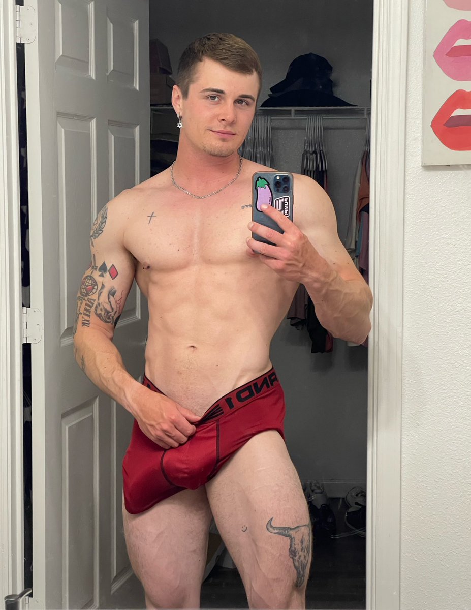 dannyflexing's tweet image. Rt if you would get on your knees for me 😈