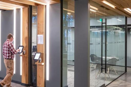 Zaransky's tweet image. As technology has evolved, the resident experience within multifamily communities has concomitantly grown ever more convenient, health-enhancing and efficient. This is how technology will impact multifamily according to @Forbes: buff.ly/3PzA3Wr #multifamilytechnology