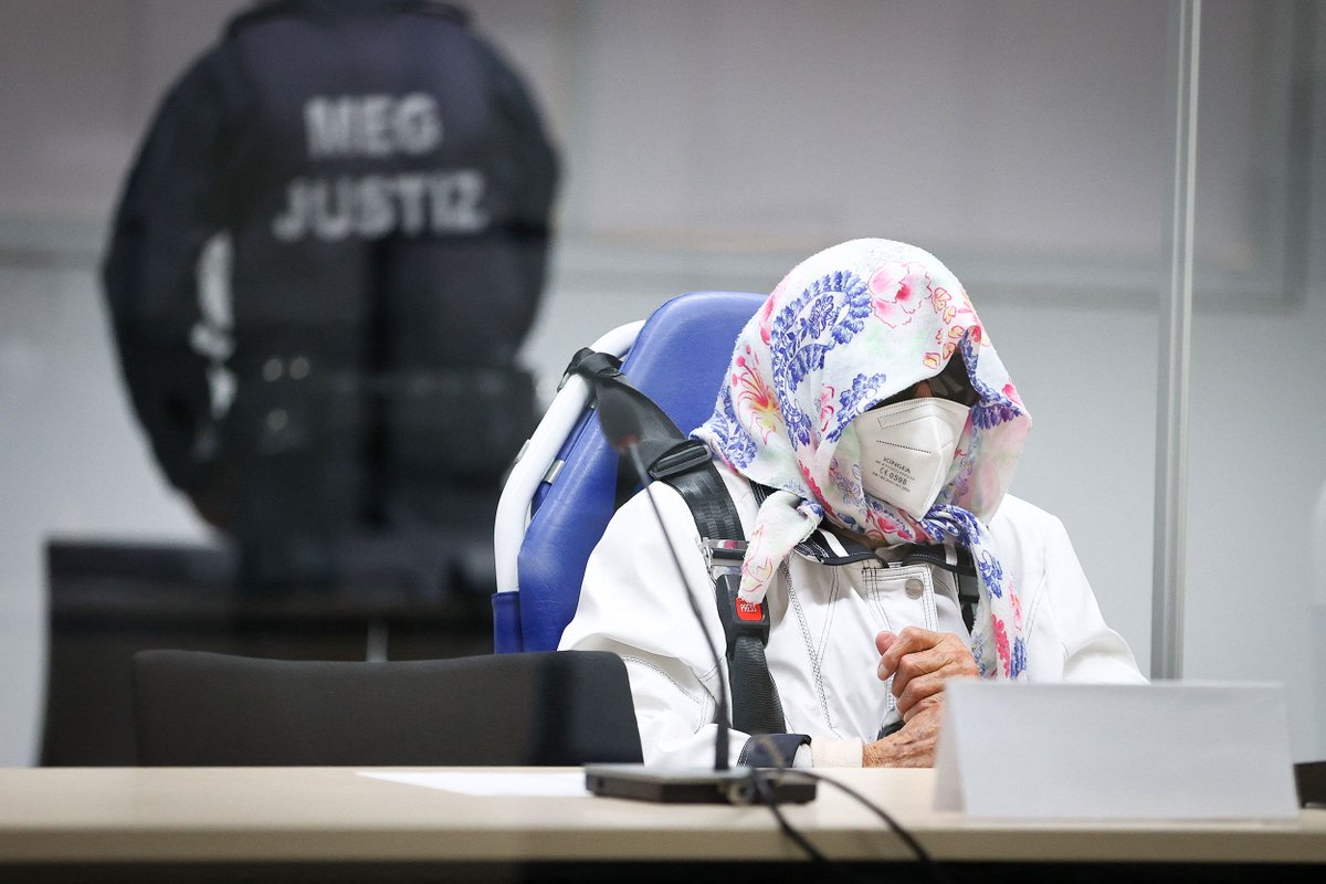 CerfiaFR's tweet photo. 🇩🇪 FLASH | Irmgard Furchner, une ancienne secrétaire d’un camp de concentration #nazi, a décidé de faire appel de sa condamnation, une semaine après avoir écopé d’une peine de 2 ans de #prison avec sursis pour « complicité de meurtres » dans 11 412 dossiers. https://t.co/B4fdxVmOM6