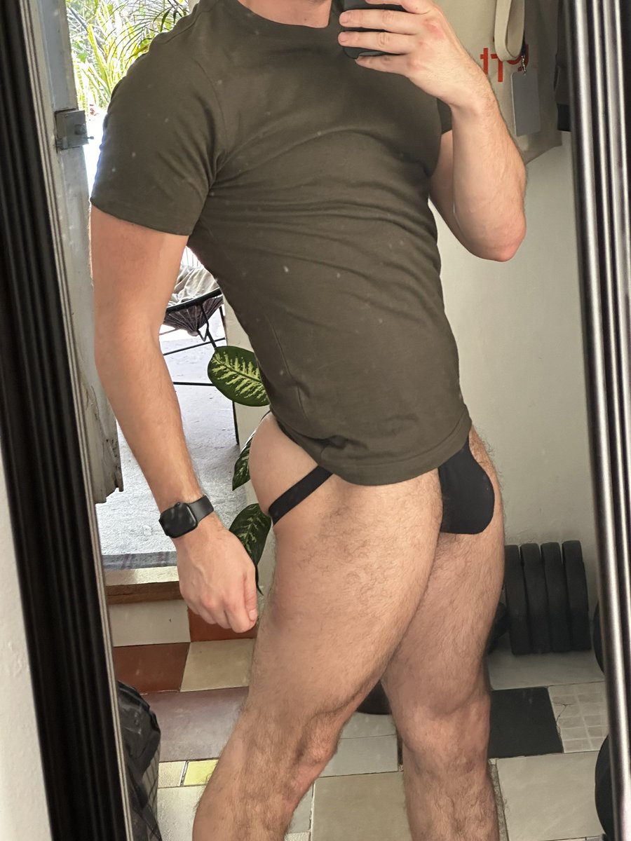 CircuitChiTwunk's tweet photo. Serving thighs and booty today https://t.co/bBVuY6WNiW