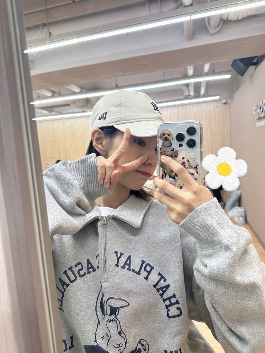 wjsn_clothes's tweet photo. 221221 우주소녀 여름 유니버스 fns
브랜드 &amp; 제품명 : MMLG MELGE RUGBY SWEAT (EVERY GREY)
가격 : 45000 (사이트 할인가)
구매가능 사이트 : https://t.co/cfS4pNRrib https://t.co/huVzYAaMzy