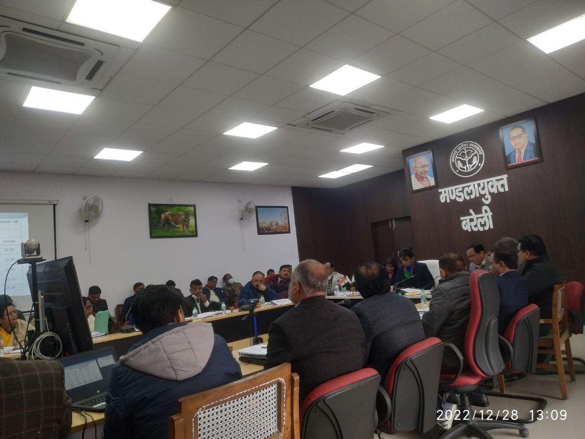 DivBareilly1's tweet photo. Today  a review meeting held of Health Dept.activities, chaired by Commissioner Madam.
 CommissionerMam reviewed the Physicaland Financial progress and given the instrctions to CMOs/ Concern officials for  improvement,those  Progress found was not good.
@nhm_up @NeelimaPathak2 https://t.co/OGySVf5rrD