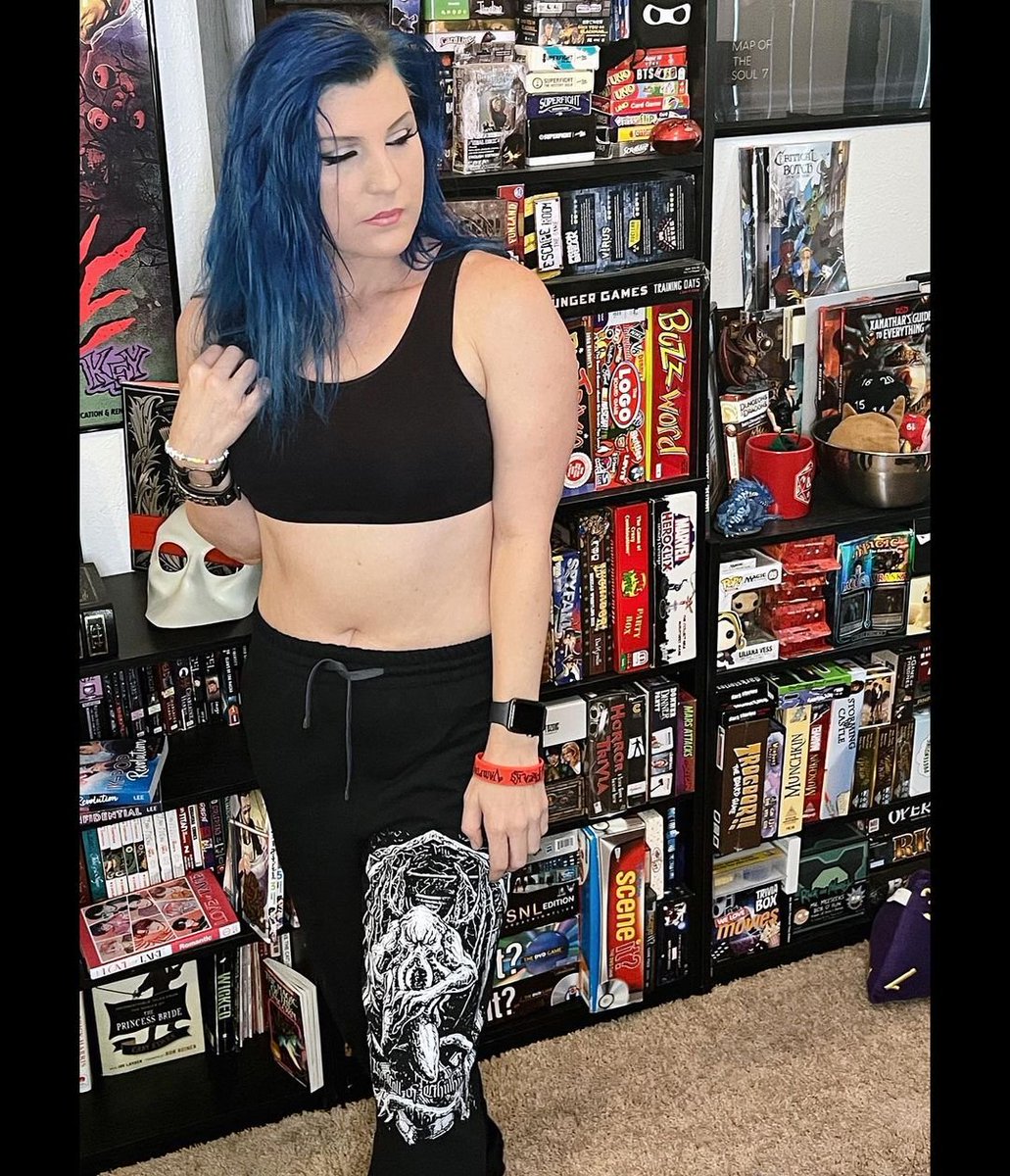 VampireFreaks's tweet photo. The fabulous @wrestlingleva in our comfy Call of Cthulhu Joggers! ⛓🐙☠️
#cthulhu #wrestlingleva #vampirefreaks #goth #grunge #emo #alt #gothgirl #gothfashion #spookyjoggers #thecallofcthulhu #gothfashion #gothstore https://t.co/7MMG9zbGQ5