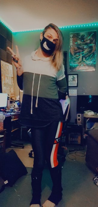 1 pic. Feeling cute playing mass effect while trying to pull off my own ass effect in this amazing leggings