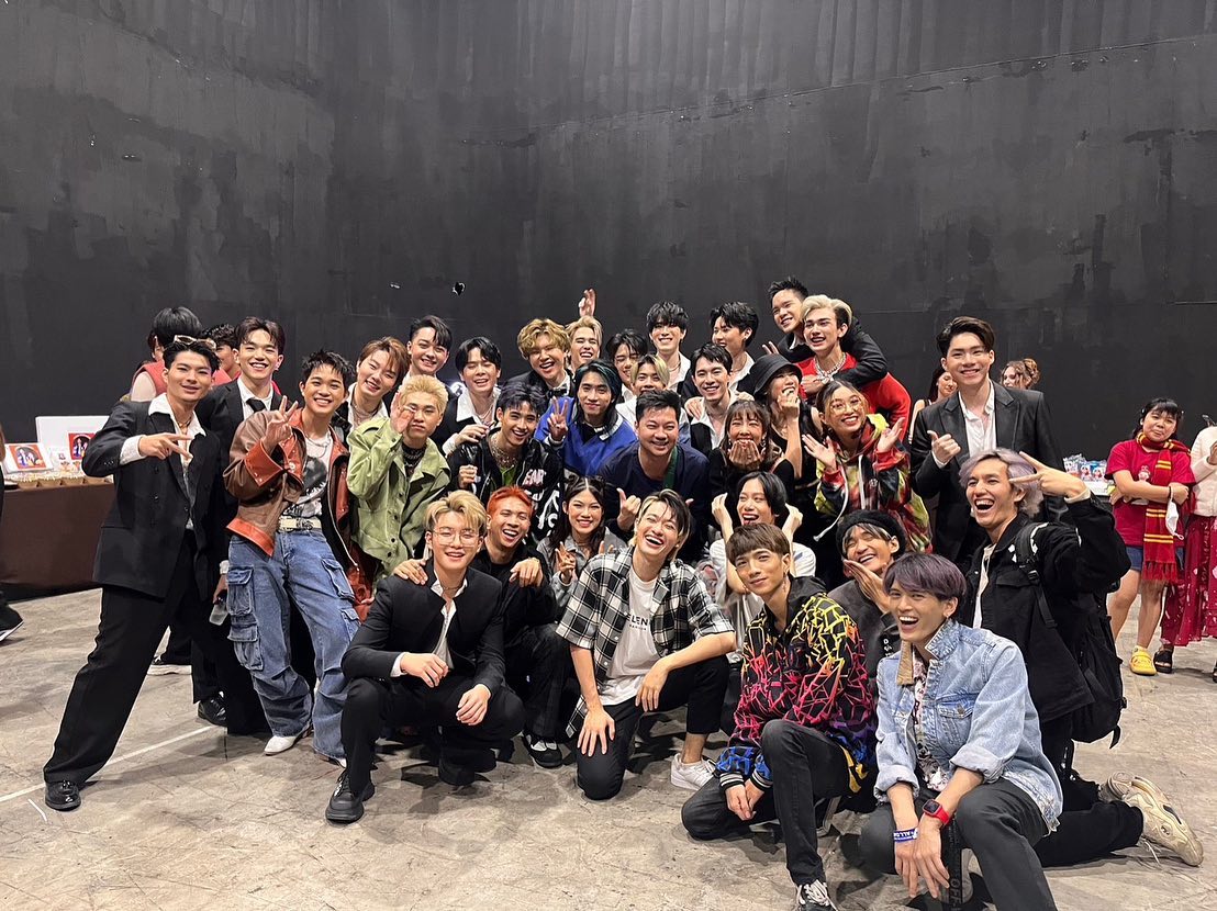hengpnpofficial's tweet photo. [ IG : gunnykidd ]

ขอบคุณพี่ๆ ทีมงานที่น่ารัก ที่ทำให้ THE TWO สมบูรณ์แบบนะคะ 

🔗https://t.co/J5Px9D9XeG

#hengpnp
#เฮงอัศวฤทธิ์
#HENG_THETWO
#THETWO
#THETWOFINAL 
#Workpoint23 https://t.co/sR8iSO32Bd