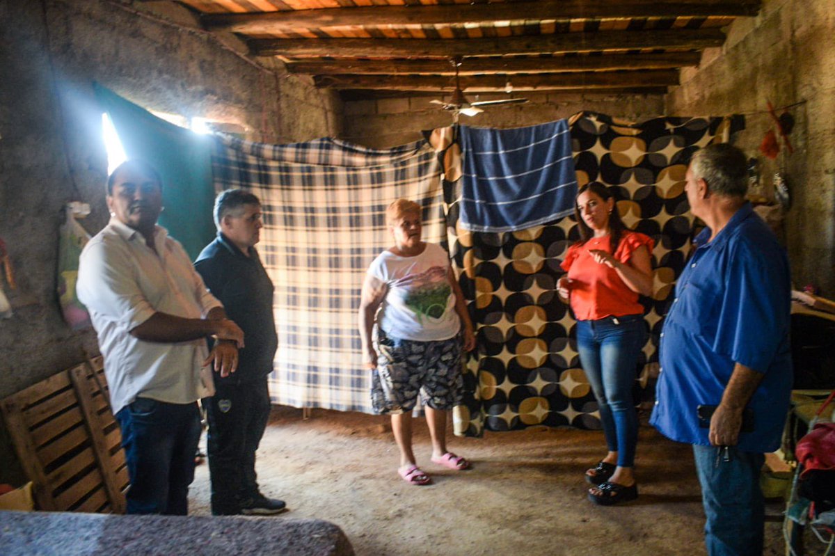 MaricelMaldoLR's tweet photo. Junto a los compañeros de 16M visitamos a Carmencita en Brrio. Las Parcelas, donde vive junto a su esposo, quien sufre una afeccion de salud.
Por pedido de @QuintelaRicardo, accionaremos para mejorar la calidad de vida de estos riojanos quienes lo neecesita de manera urgente. https://t.co/oVVAC9YTvr