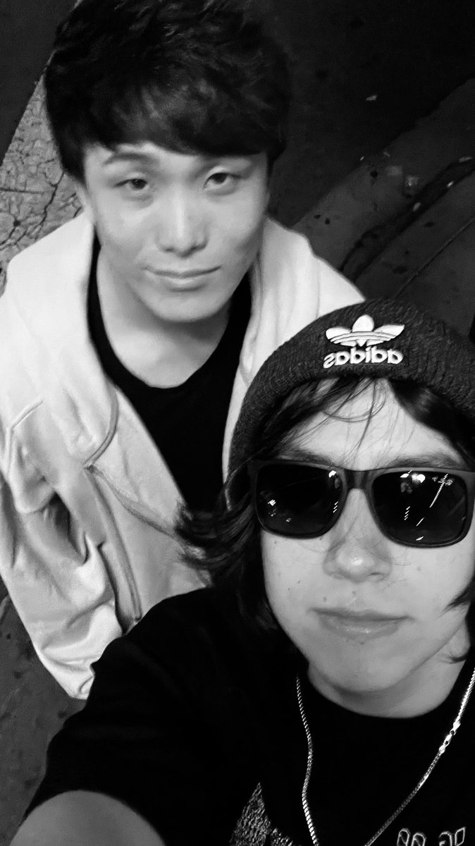 quackity4k's tweet photo. @Sykkuno @Quackity Me and sykkuno after partying 6 days in a row with no sleep https://t.co/2cdMNJq0wn
